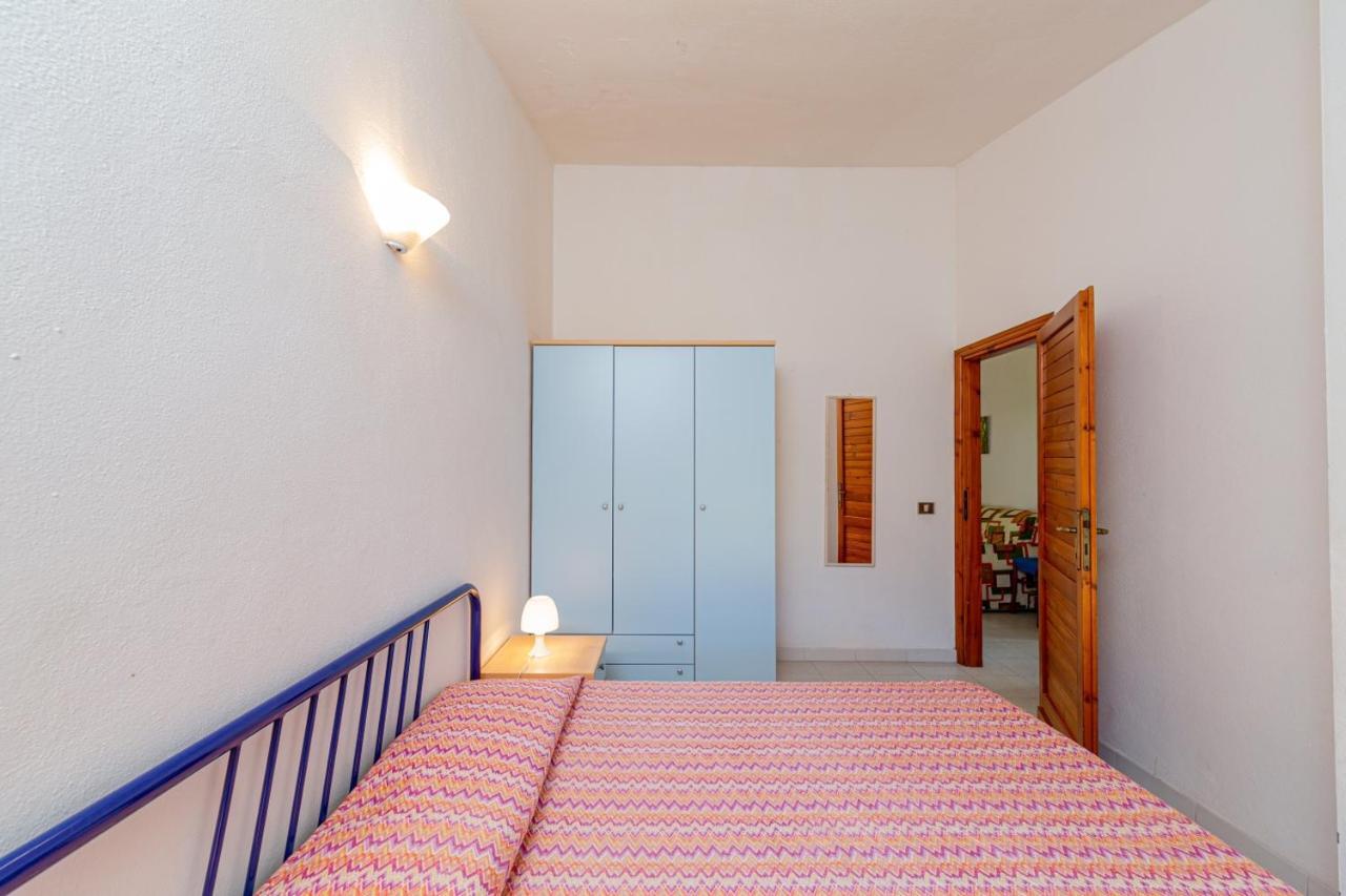 Appartamento Trilocale Le Canne 6 Posti Letto Con Giardino Сан-Теодоро Екстер'єр фото